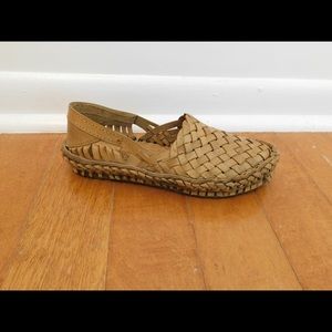 Mohinders Women Woven Flats with Dustbag